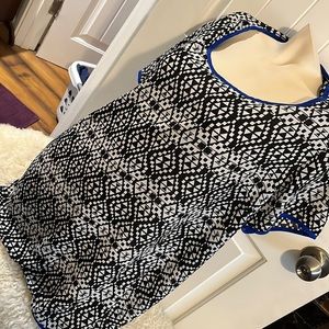 Geometric blouse with blue trim